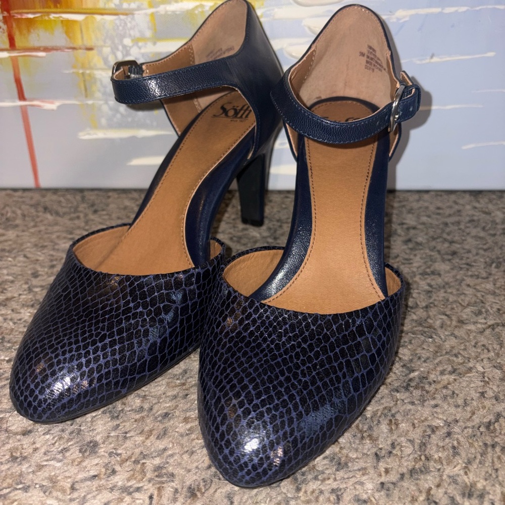 Sofft Navy Textured Heels